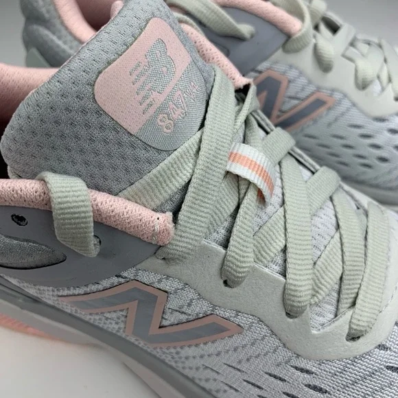 New Balance 847 v4 size 6.5 Womens - Picture 4 of 5